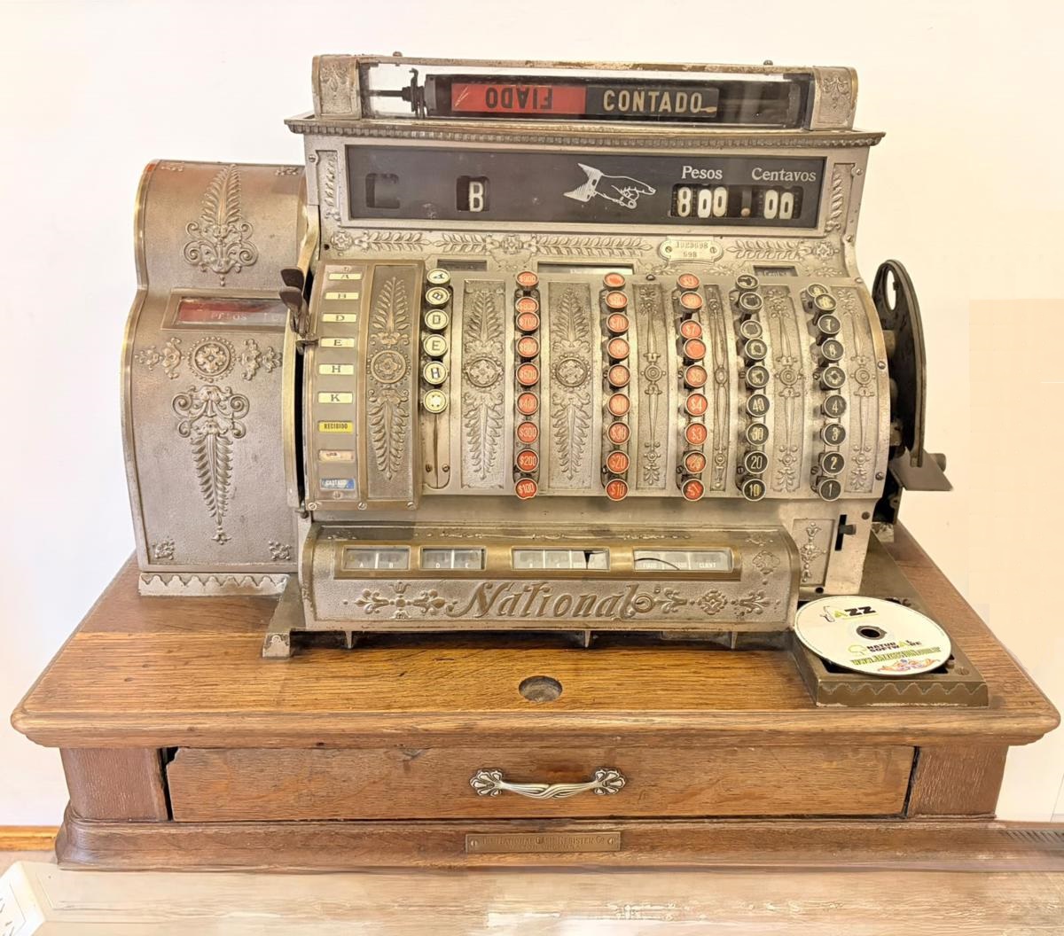 Caja Registradora Antigua National Cash Register de Bronce/Hierro Fundido con Mueble Original